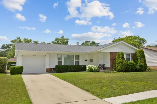 1116 Maple LN, Elk Grove Village, IL 60007