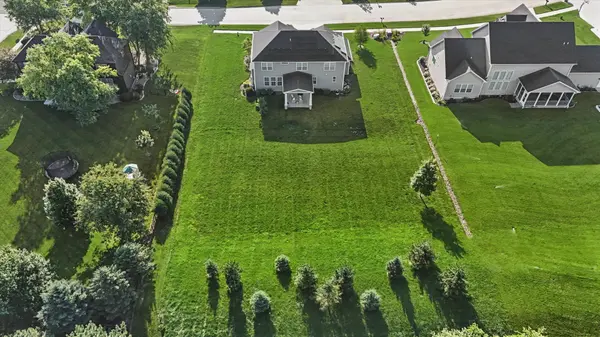 1401 Briarwood LN, Mahomet, IL 61853