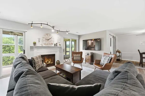 117 Dunham Place Common #117, St. Charles, IL 60174