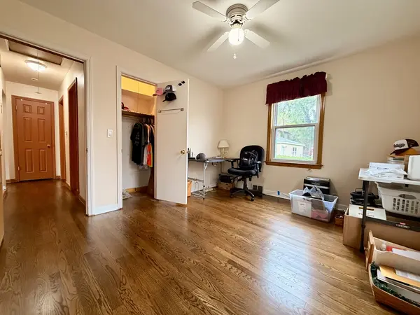 1105 E Oak AVE, La Grange Park, IL 60526