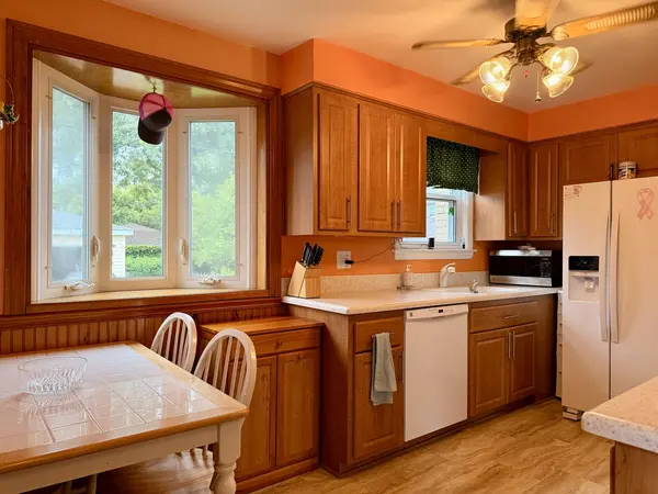 1105 E Oak AVE, La Grange Park, IL 60526