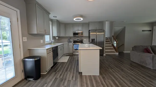 5S334 STEWART DR, Naperville, IL 60563
