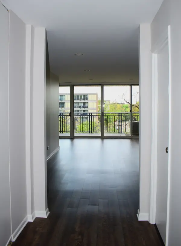 5950 Oakwood DR #4A, Lisle, IL 60532