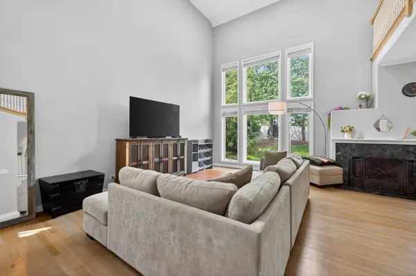1051 W Sutton CT, Palatine, IL 60067
