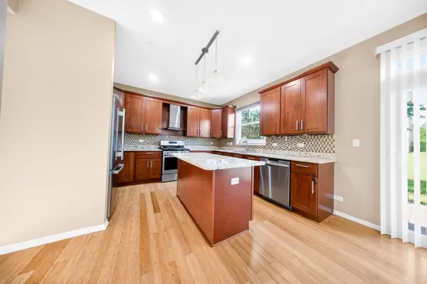 1249 Mallard LN, Hoffman Estates, IL 60192