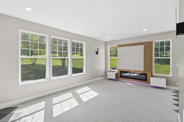 6530 Marble LN, Carpentersville, IL 60110