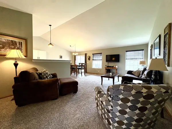 3150 Montrose DR, Lake In The Hills, IL 60156