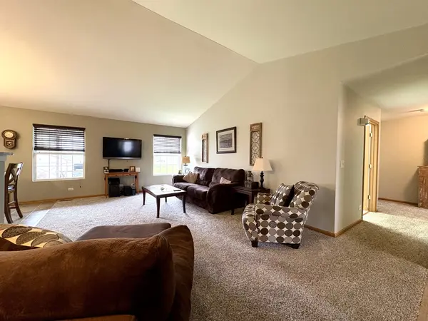 3150 Montrose DR, Lake In The Hills, IL 60156