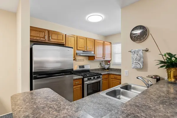 3214 Debra DR, Island Lake, IL 60042
