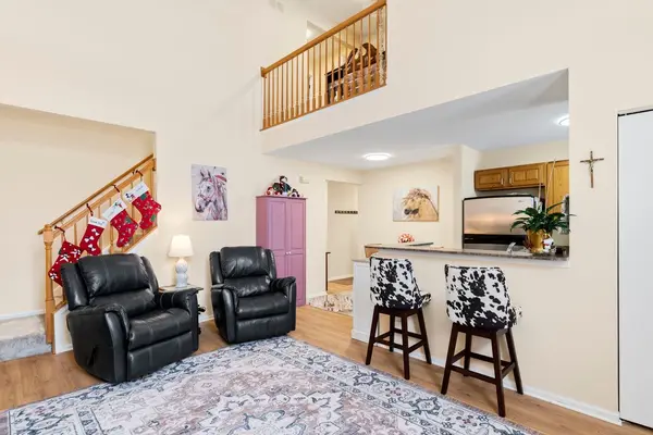 3214 Debra DR, Island Lake, IL 60042