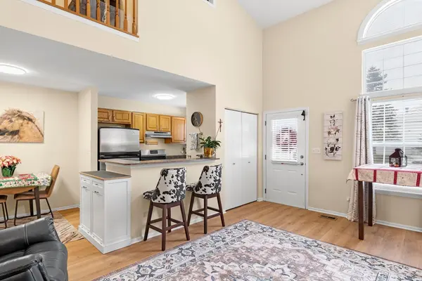 3214 Debra DR, Island Lake, IL 60042
