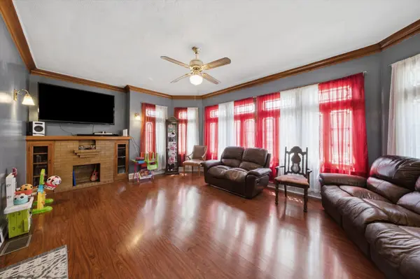 5401 S Richmond ST, Chicago, IL 60632