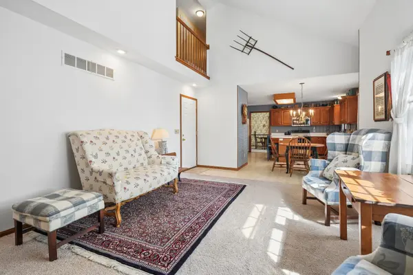 3821 Adam CT, Bettendorf, IA 52722