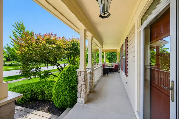 1534 Constitution DR, Glenview, IL 60026