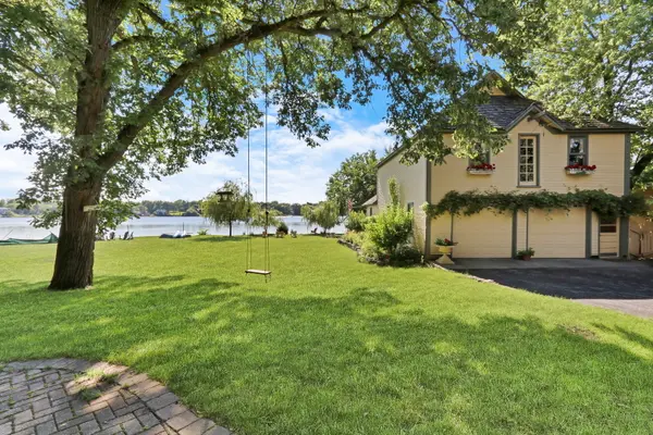 112 S Lake ST, Grayslake, IL 60030
