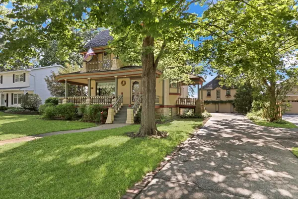 112 S Lake ST, Grayslake, IL 60030