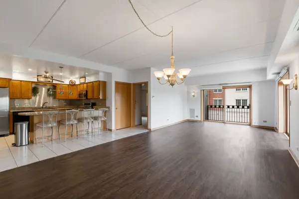 7410 W Lawrence AVE #218, Harwood Heights, IL 60706