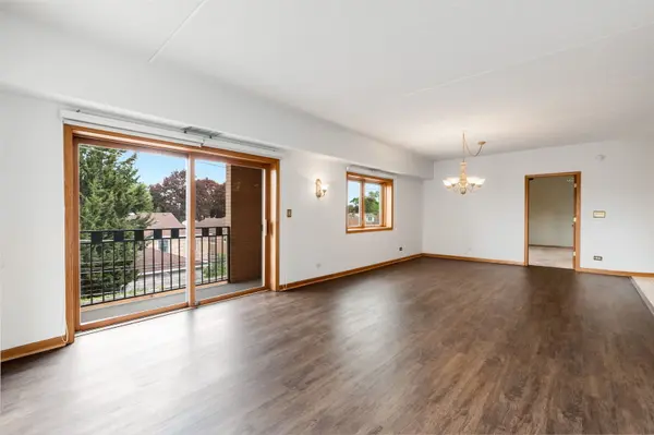 7410 W Lawrence AVE #218, Harwood Heights, IL 60706