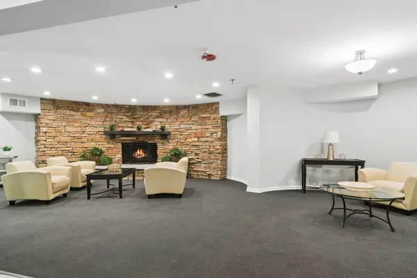 250 W Parliament PL #216, Mount Prospect, IL 60056