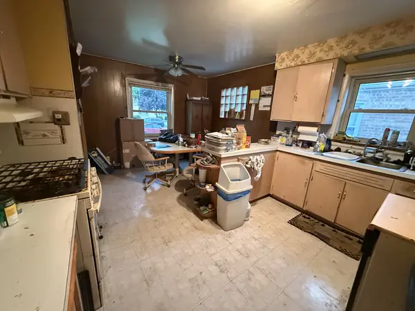 9559 S Mozart AVE, Evergreen Park, IL 60805