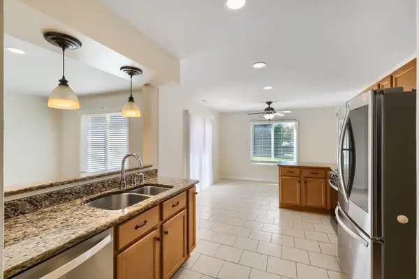 2474 Sunlight CT, Aurora, IL 60502