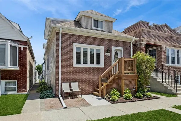 1221 Scoville AVE, Berwyn, IL 60402