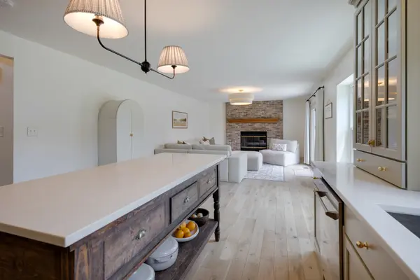 47W625 Shirewood Farm RD, Hampshire, IL 60140