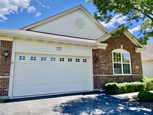 3707 Idlewild LN, Naperville, IL 60564