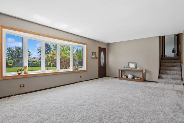 1212 Rose CT, Bartlett, IL 60103