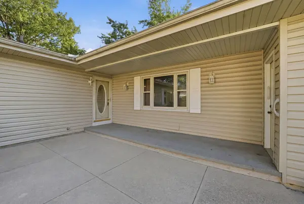 1644 Bayberry LN, Sycamore, IL 60178