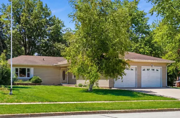 1644 Bayberry LN, Sycamore, IL 60178