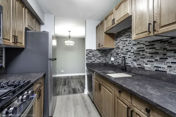 11 OAK CREEK DR #1120, Buffalo Grove, IL 60089