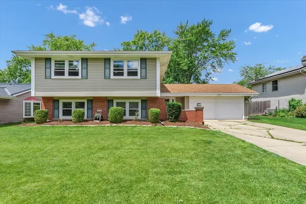 1820 Claremont RD,  Hoffman Estates,  IL 60169
