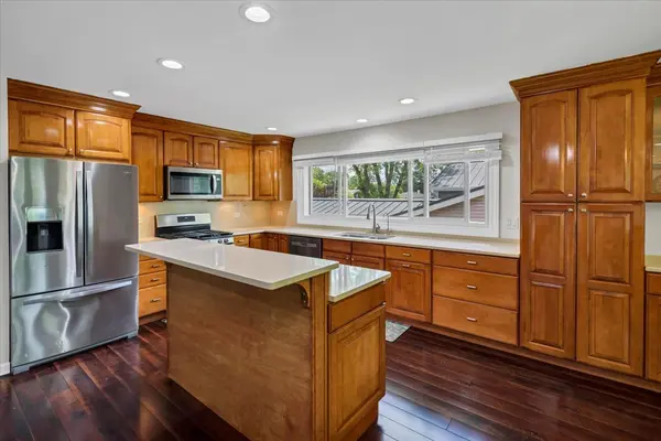 1820 Claremont RD, Hoffman Estates, IL 60169