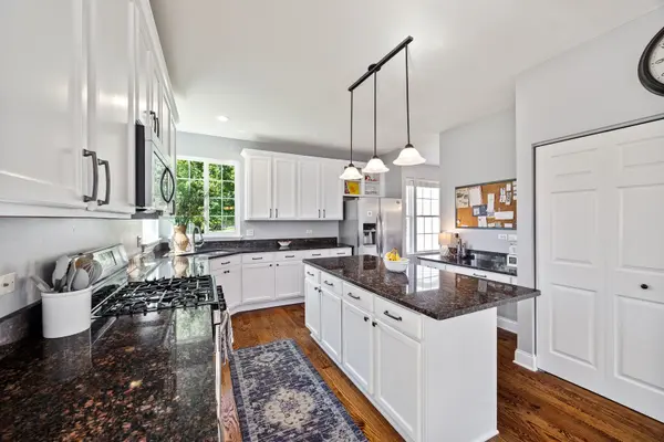 1214 Ridgewood CT, Vernon Hills, IL 60061