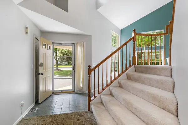 349 Hampton CT, Crystal Lake, IL 60012