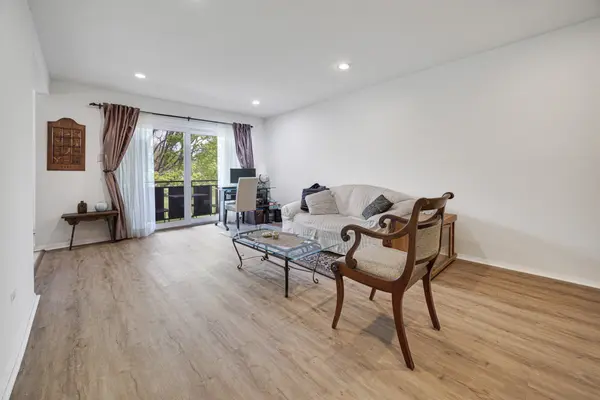 2604 N Windsor DR #207, Arlington Heights, IL 60004