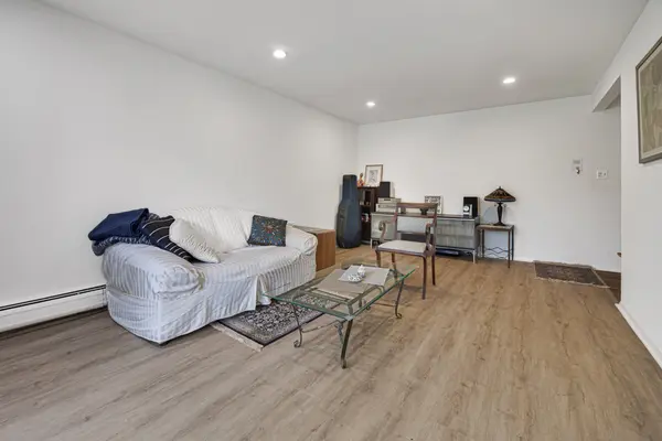 2604 N Windsor DR #207, Arlington Heights, IL 60004