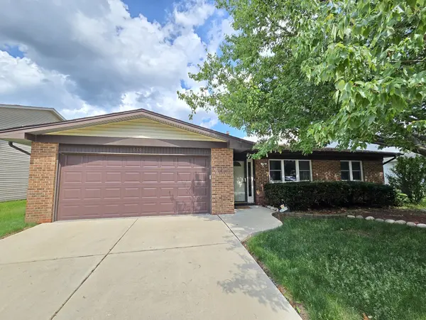 6705 Foxtree AVE, Woodridge, IL 60517