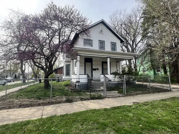 902 N Lee ST, Bloomington, IL 61701