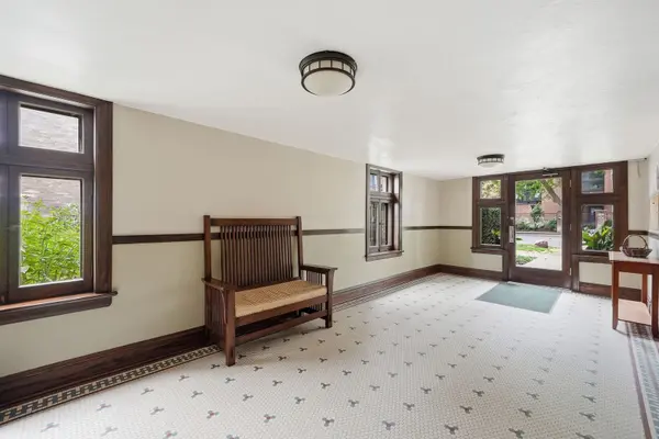 1136 Ontario ST #3B, Oak Park, IL 60302
