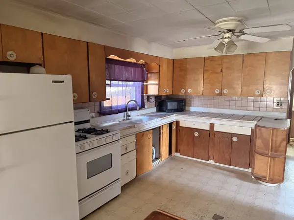307 S Saint Paul ST, Mark, IL 61340