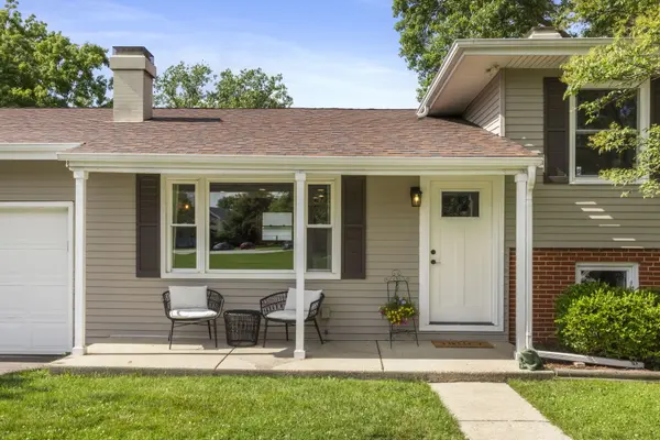 5s481 Glenoban DR, Naperville, IL 60563