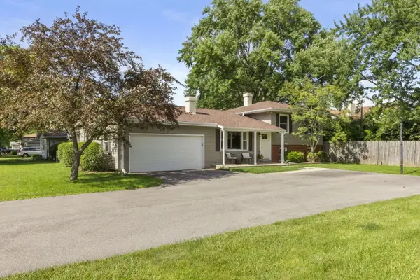 5s481 Glenoban DR, Naperville, IL 60563