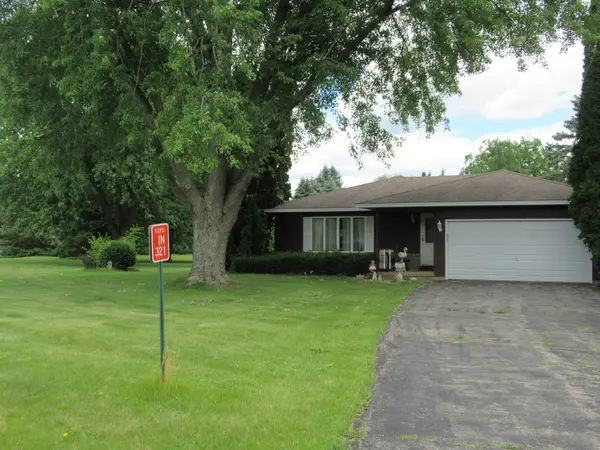1N321 Country Life DR, Maple Park, IL 60151
