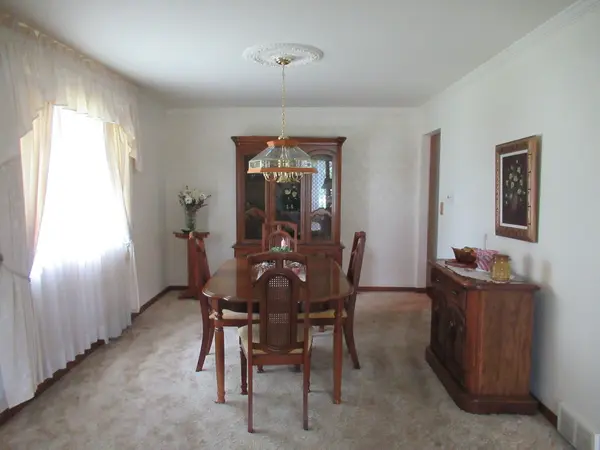 1N321 Country Life DR, Maple Park, IL 60151