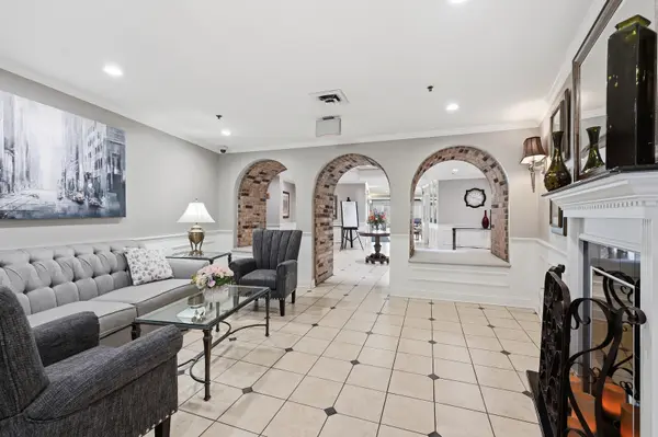501 Lake Hinsdale DR #408, Willowbrook, IL 60527