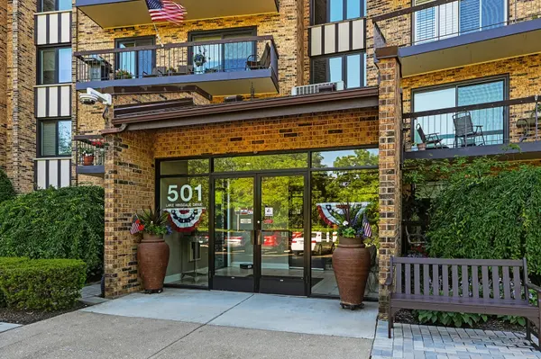 501 Lake Hinsdale DR #408, Willowbrook, IL 60527
