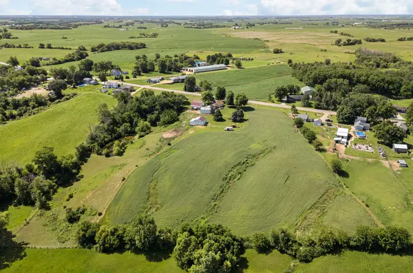 4158 Highway 136, Clinton, IA 52732