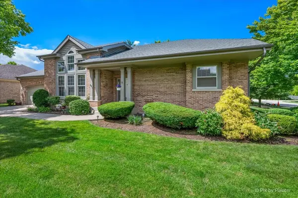 303 Torrington DR, Bloomingdale, IL 60108